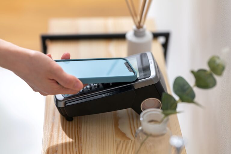 スマートフォン・タッチ決済・電子決済・キャッシュレス・支払い